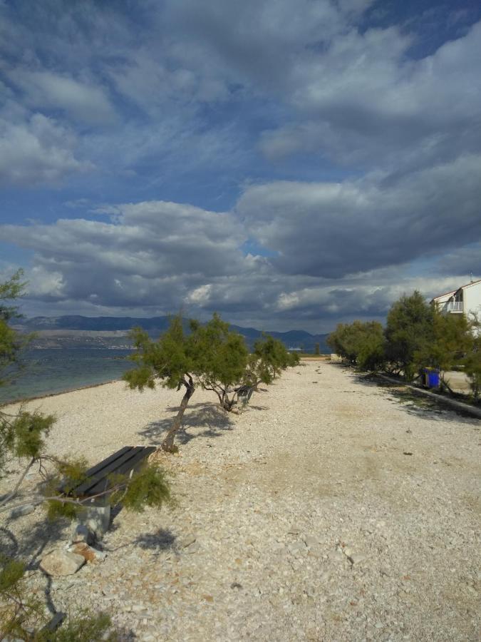 Apartments Zvonimir,Place By The Sea Mirce Zewnętrze zdjęcie